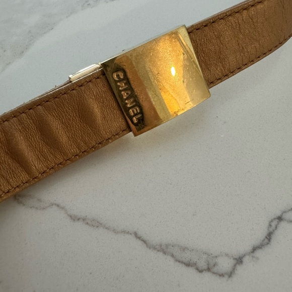 Authentic CHANEL - GOLD Chocolate Box adjustable bag/ clutch.- Collectable - Picture 4 of 9